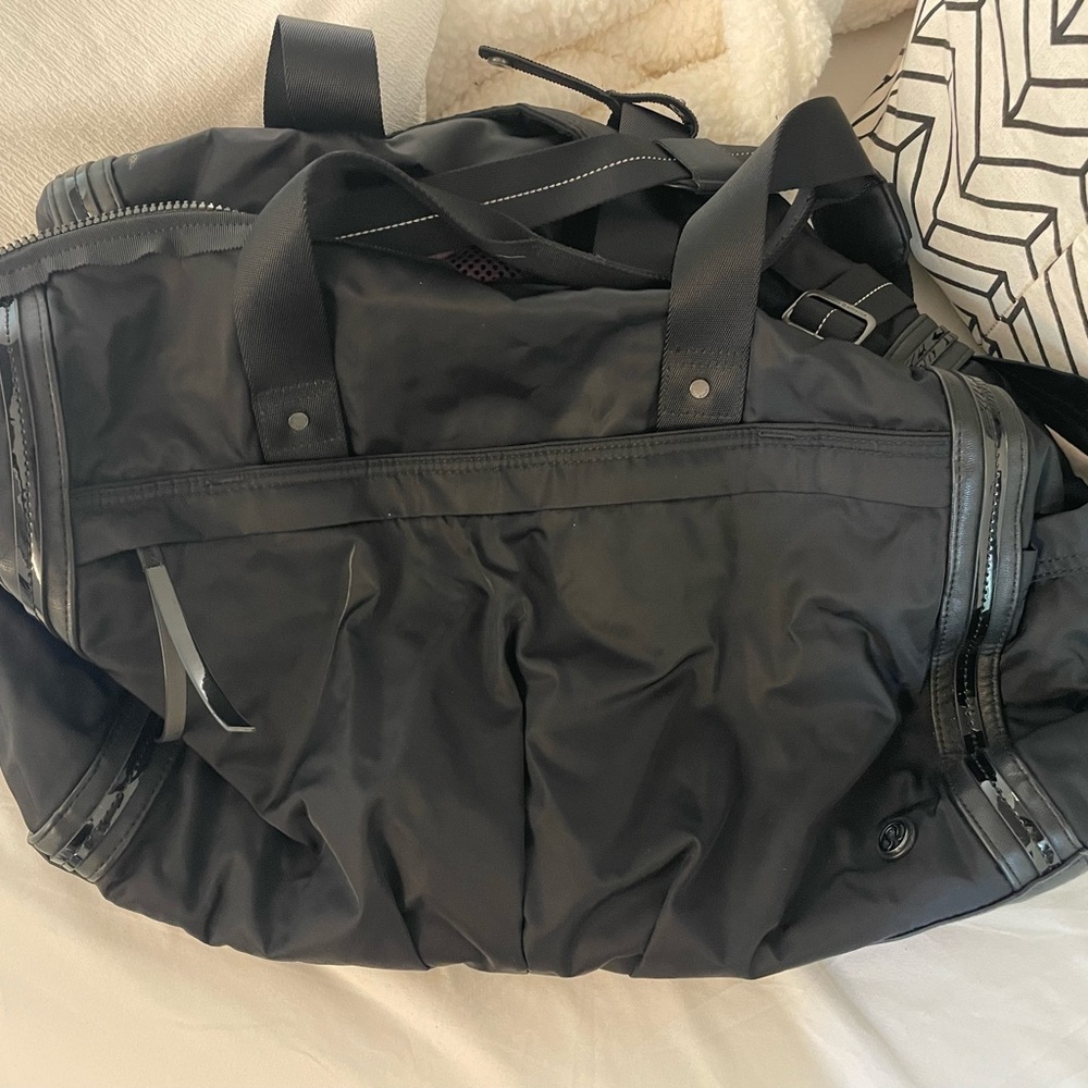 Lululemon weekender/gym/duffel bag black
